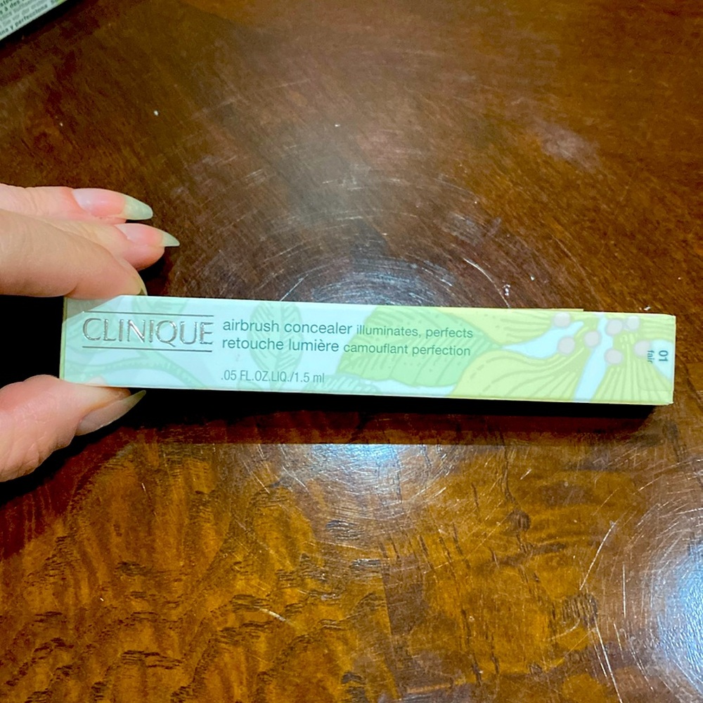 NEW Clinique Airbrush Concealer Fair 01